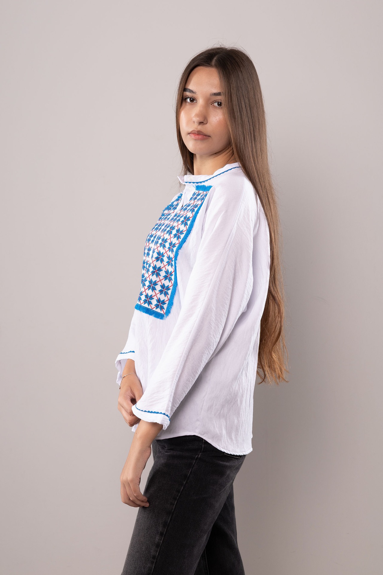 ウクライナ刺繍ヴィシヴァンカ クロスステッチ　手刺繍　ブラウス　麻　レディース・フリーサイズ - 9