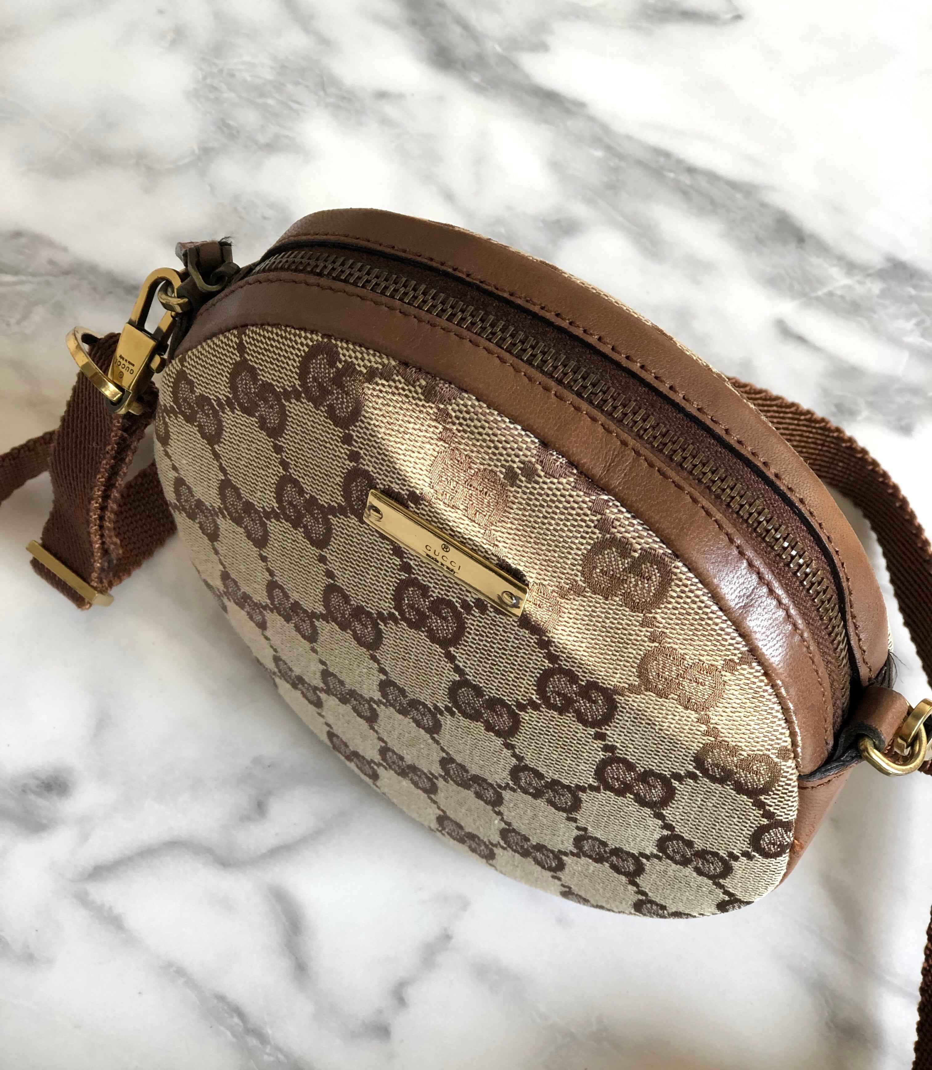 GUCCI グッチ ロゴプレート GGキャンバス レザー サークル ラウンド