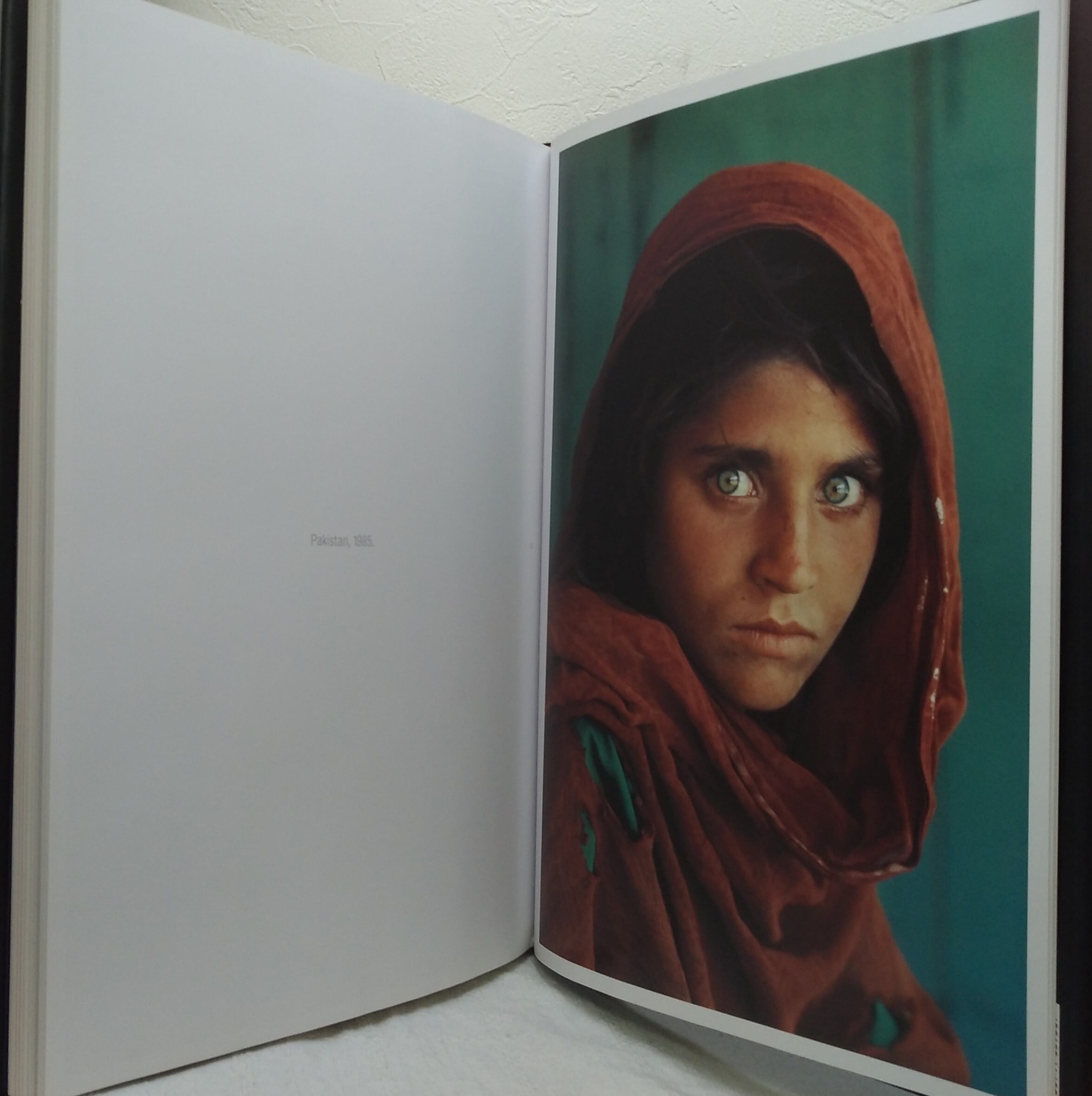 Steve McCurry south southeast スティーヴ・マッカリー洋書写真