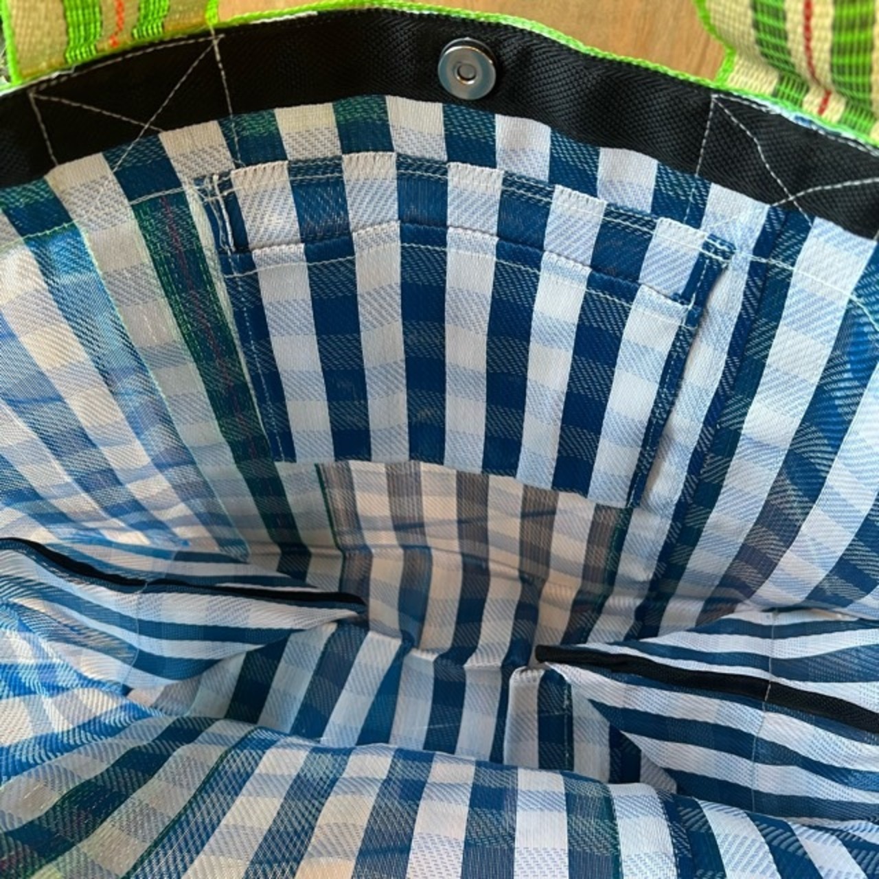 Striped Vinyl Tote Bag　Blue check　ビニールトートバッグ ストライプ　ブルーチェック　エシカル ビニールバッグ リサイクルプラスチック 雑貨　バッグ　ストライプ　チェック　ブルー　青　