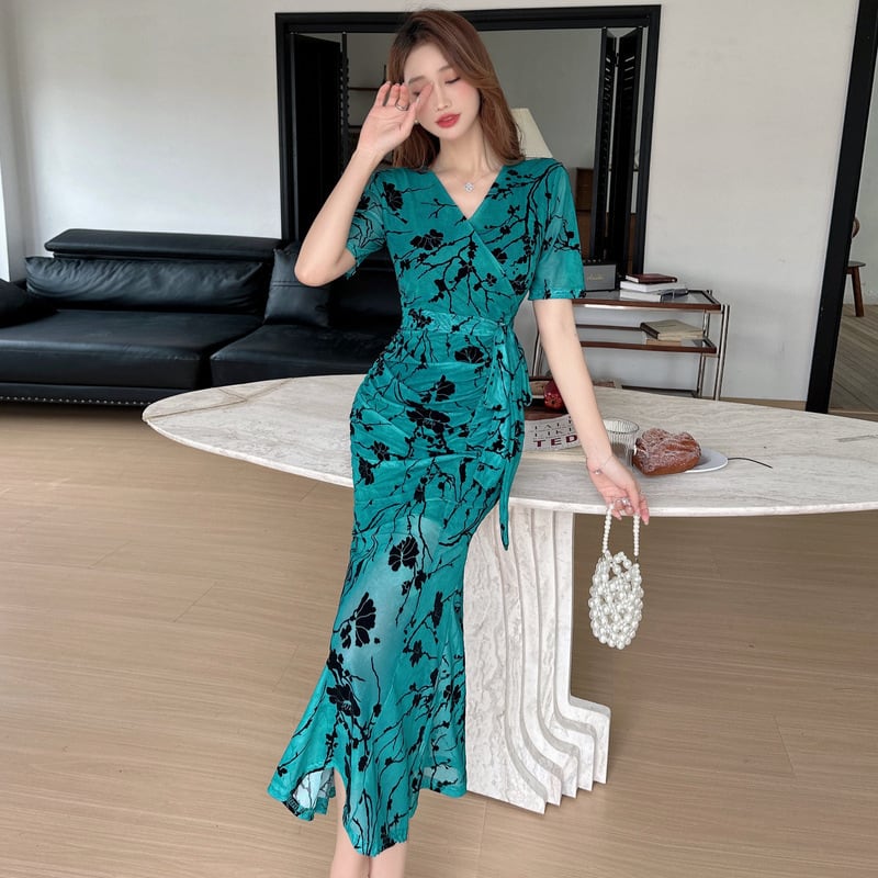 【新作】【送料無料】 2024 新しい夏スタイル日本と韓国スタイルのハイエンドでエレガントな V ネックウエスト痩身ミッドレングスヒップカバードレス 7959 0147523540937