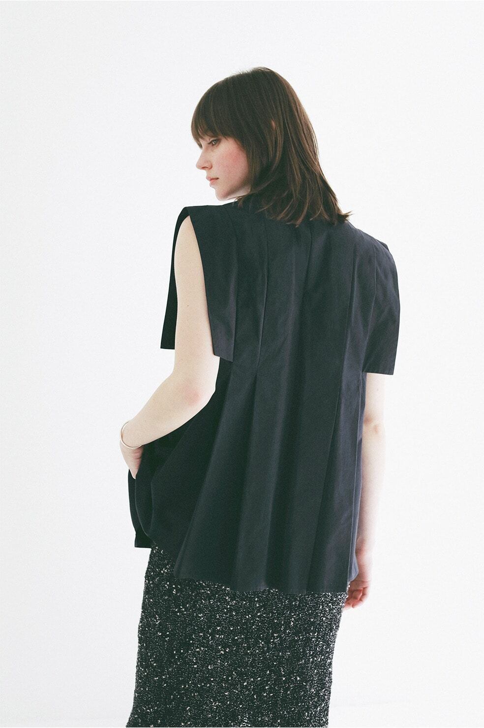 CLANE PANELL PLEAT SQUARE SLEEVE SHIRTS