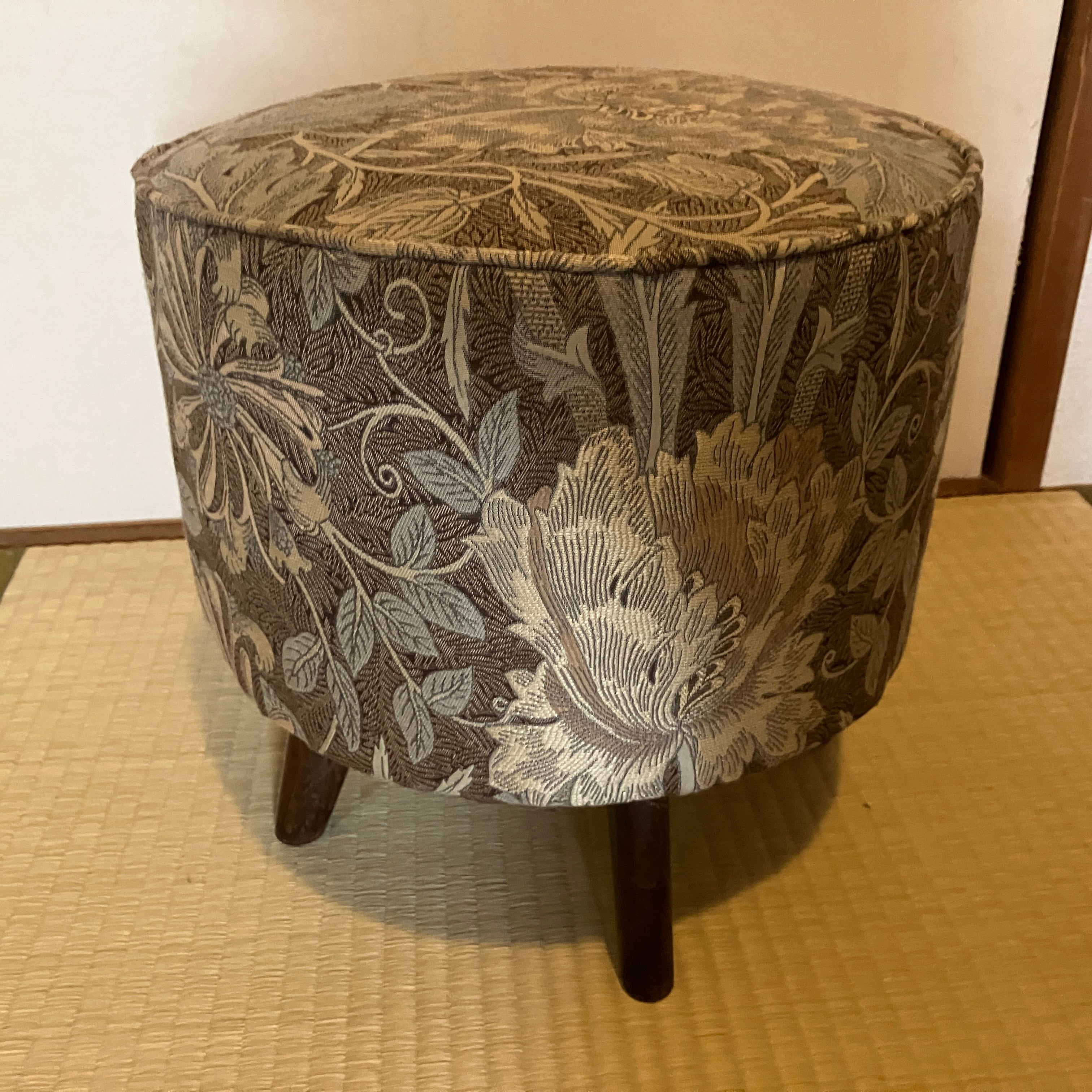 張替未使用品】昭和レトロ花柄円形スツール・モリスコレクション