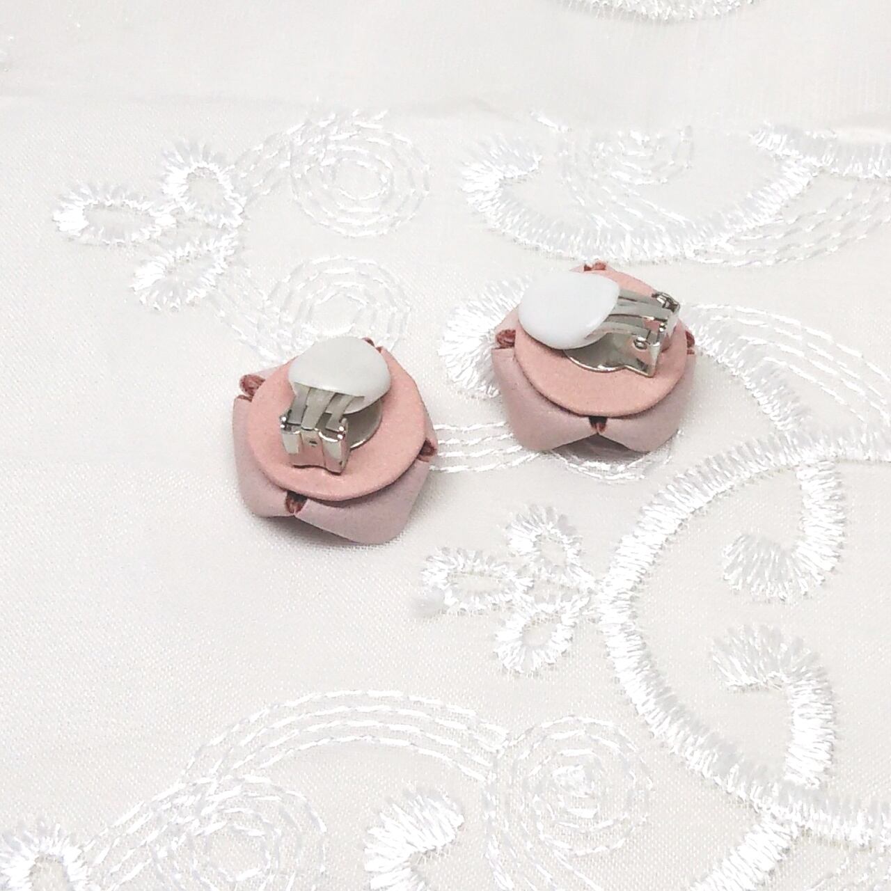 羊革の紫陽花 濃紺 * つまみ細工 シープレザー ピアス・イヤリング