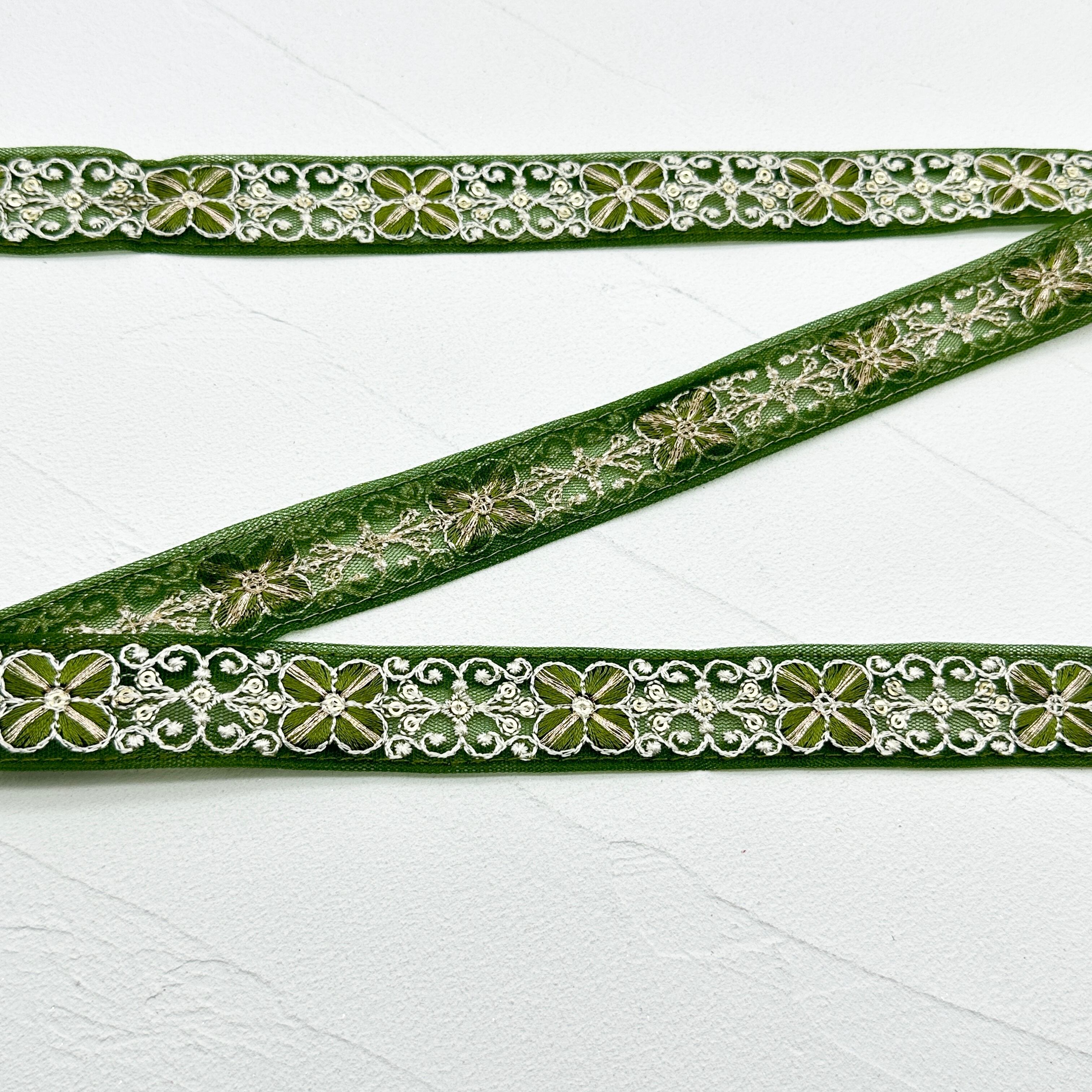 クローバー [グリーン］インド刺繍リボン 1098 | インド刺繍リボン専門