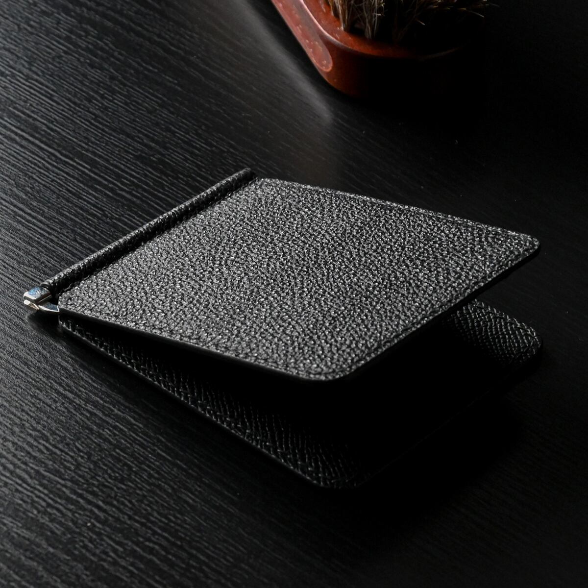手縫い仕立てのマネークリップ財布【薄型 】 黒桟革&フレンチカーフ