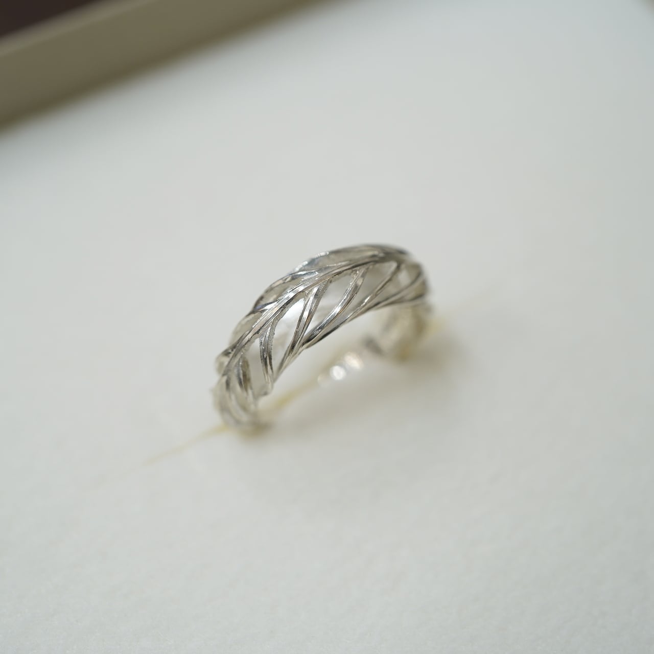 akihama 立体ボーンフェザーリング シルバー950 12号相当