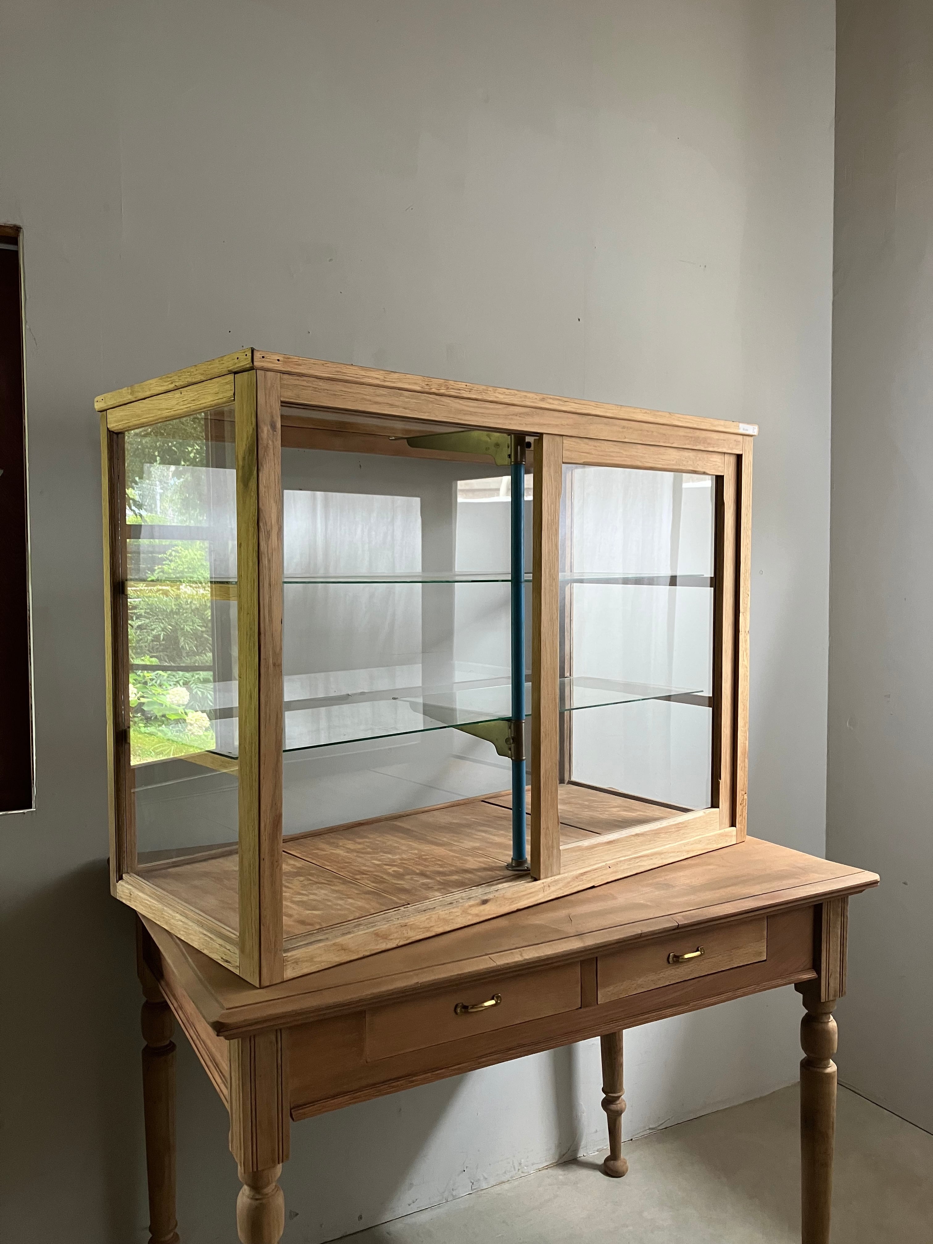 五面硝子ショーケース