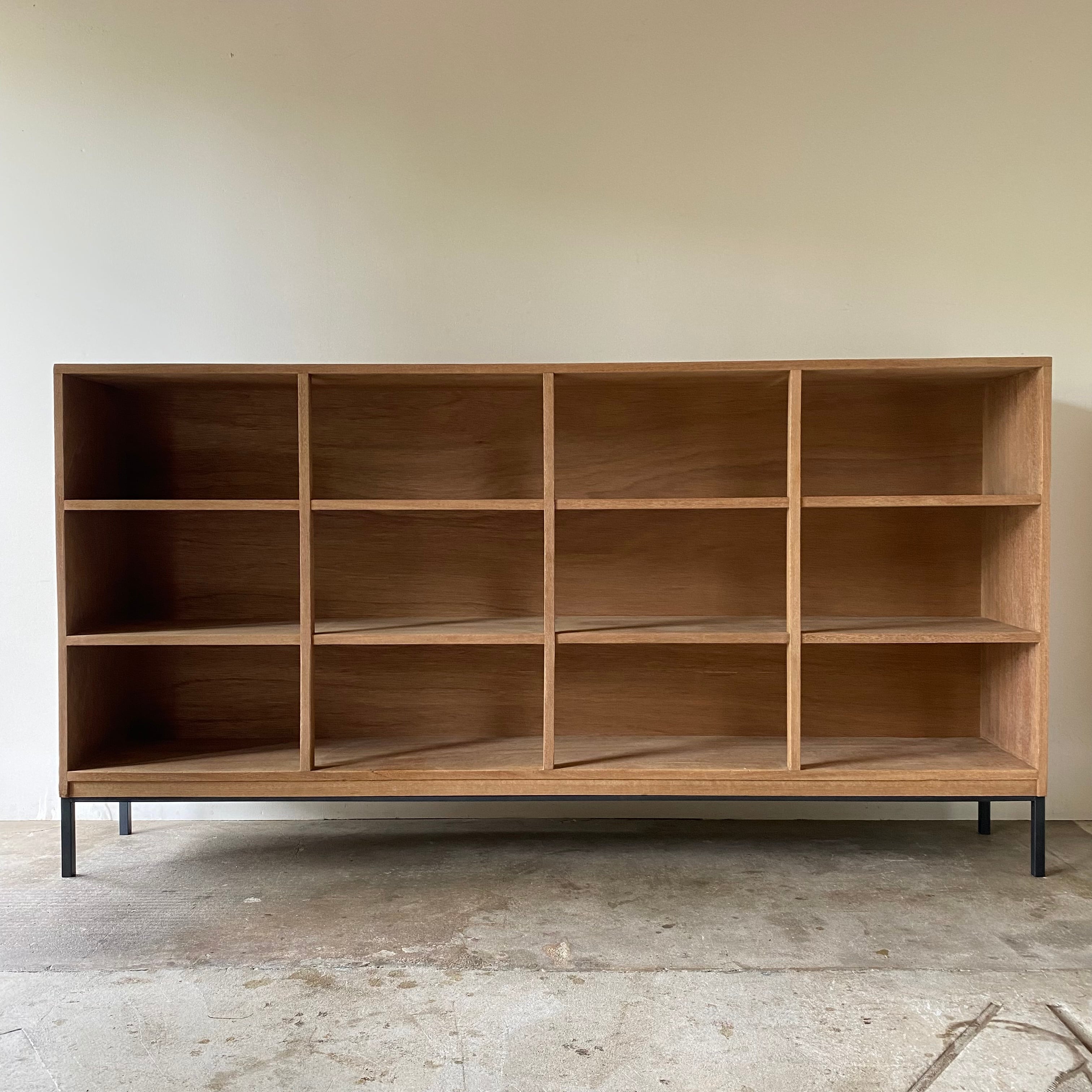 鉄脚の収納棚　0951