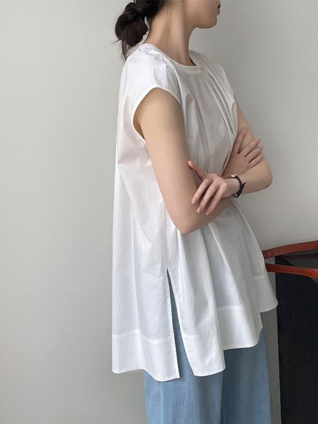 スリット入り ラウンドネック フレンチスリーブ シャツ ブラウス レディース トップス プルオーバー チュニック 丈長 ミディアム 袖なし ノースリーブ 襟なし ドレープ スリット サイドスリット ギャザー 綿 コットン かわいい 大人可愛い きれいめ シンプル カジュアル おしゃれ こなれ感 ルーズ ナチュラル 無地 春 夏 秋 ママ 通勤 学生 学校 通学 デート お出かけ 旅行 公園 女子会 休日 重ね着 楽ちん 体型カバー 普段使い 着回し レイヤード M L ゆったり 白 ホワイト 黒 ブラック