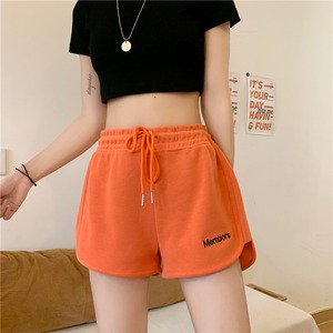 裾ロゴ刺しゅう サイド短め アンバランスヘム ラウンドヘム 足見せ ホットパンツ ボトムス パンツ ショートパンツ ショート丈 ウエストゴム ドロストコード付き 刺繍 ハイウエスト シンプル カジュアル 大人女子 おしゃれ お洒落 スポーティー 無地 春 夏 レディース ママ 女の子 お出かけ 休日 普段使い スポーツ エクササイズ ストレッチ 部屋着 韓国風 オルチャン ファッション コーデ スタイルアップ 脚長 M L XL XXL 黒 ブラック 灰色 グレー 橙色 オレンジ ベージュ カラバリ