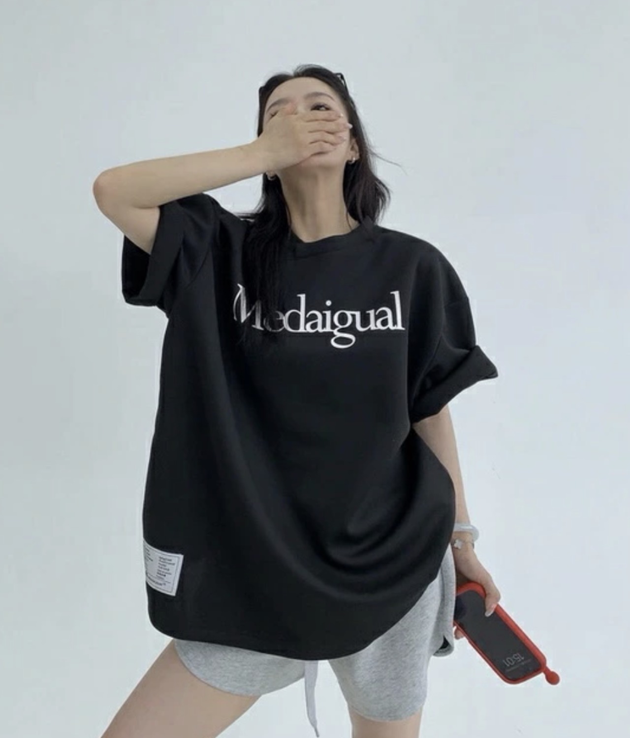 OISIS028 ネックラインレター半袖Tシャツ