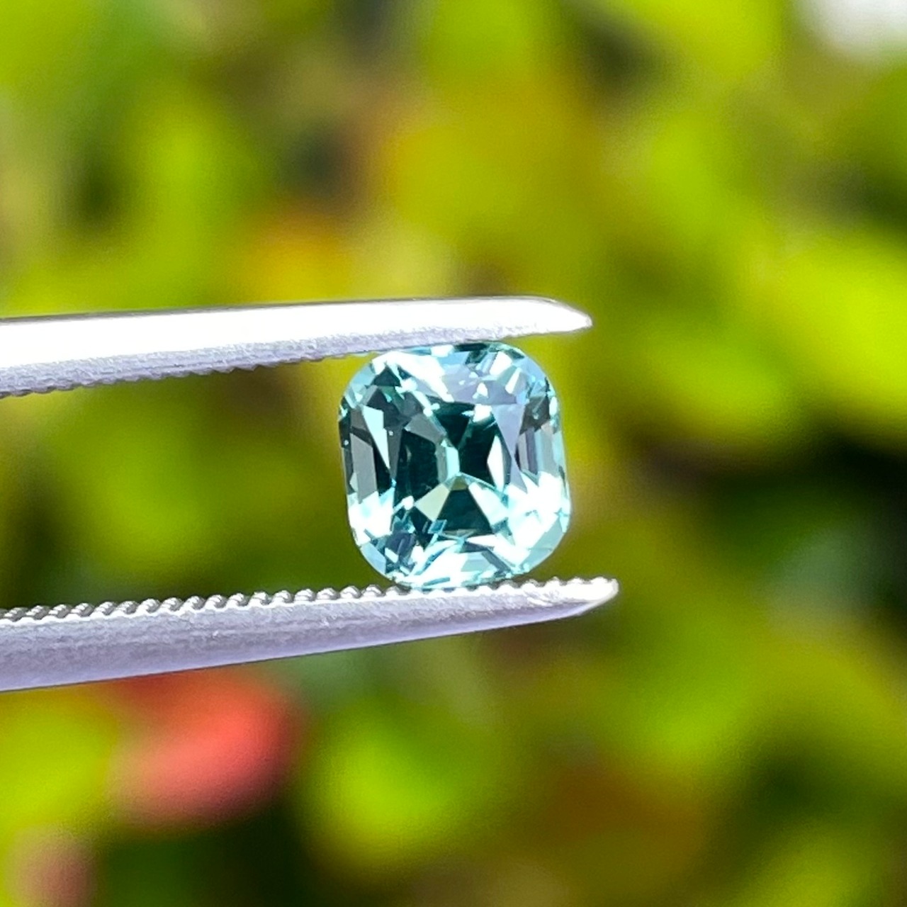 ラグーントルマリン 5.3x4.9mm, 0.70ct ナミビア産