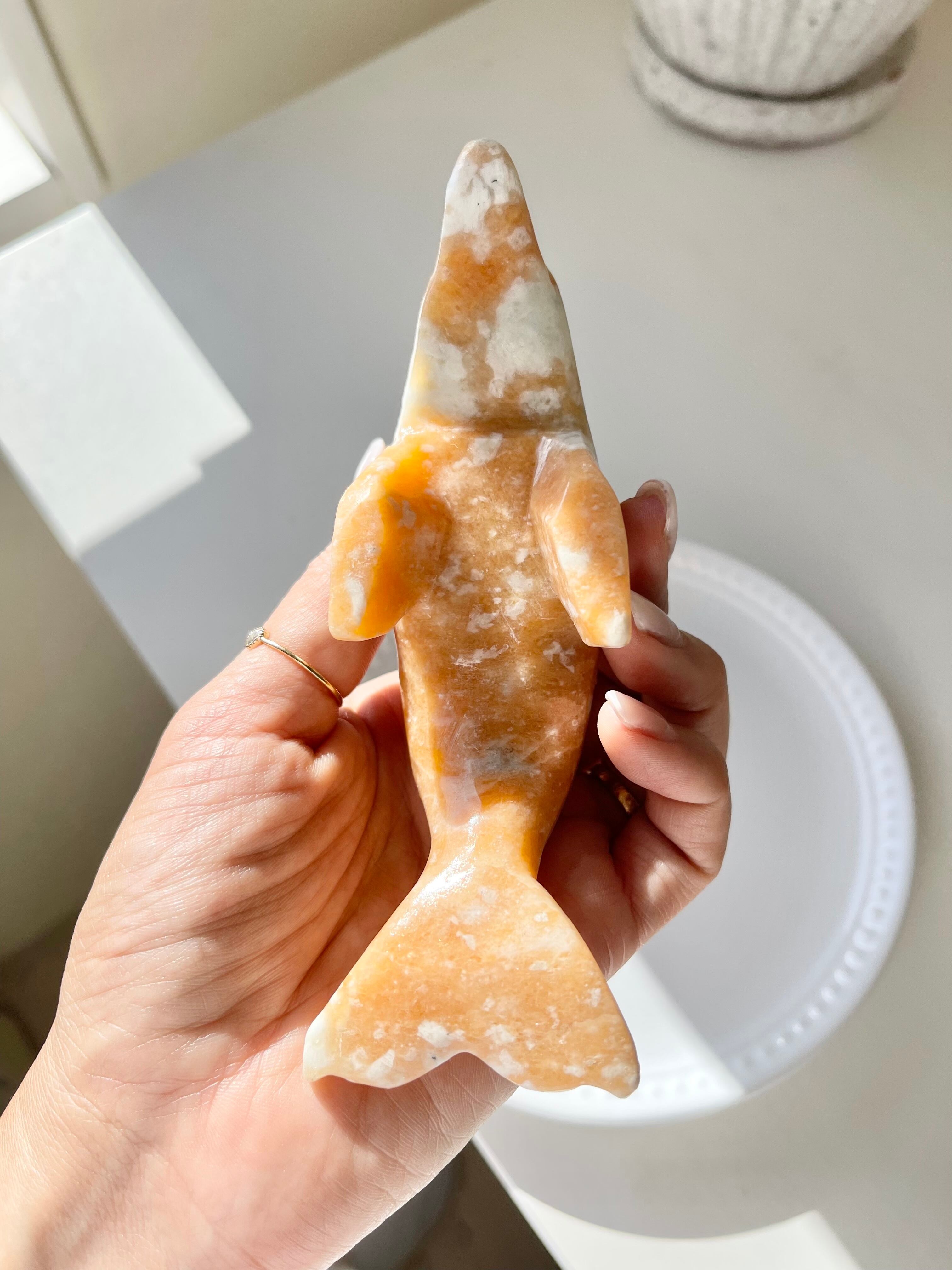 元氣いっぱい✨オレンジカルサイトのイルカ/ Orange calcite dolphin