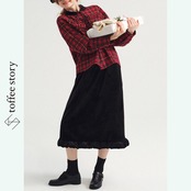 冬の余白に揺れる黒ベルベットスカート《P0326》