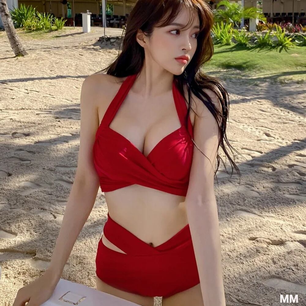 赤いビキニの女の子。 a5b1a4346187272133c71b113296c9
