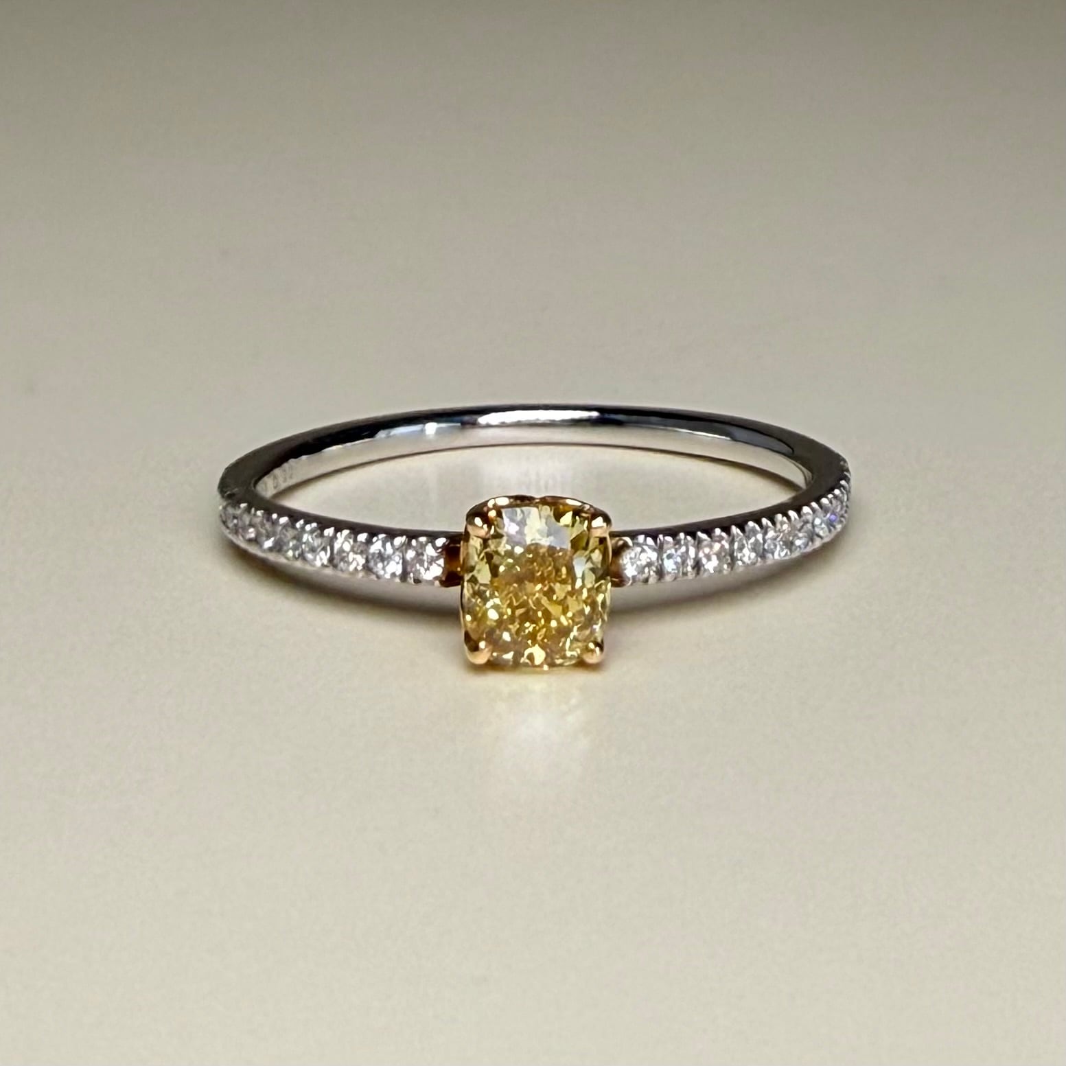 ファンシー ディープイエロー ダイヤモンドリング 0.503ct プラチナ チェカ 鑑定書付