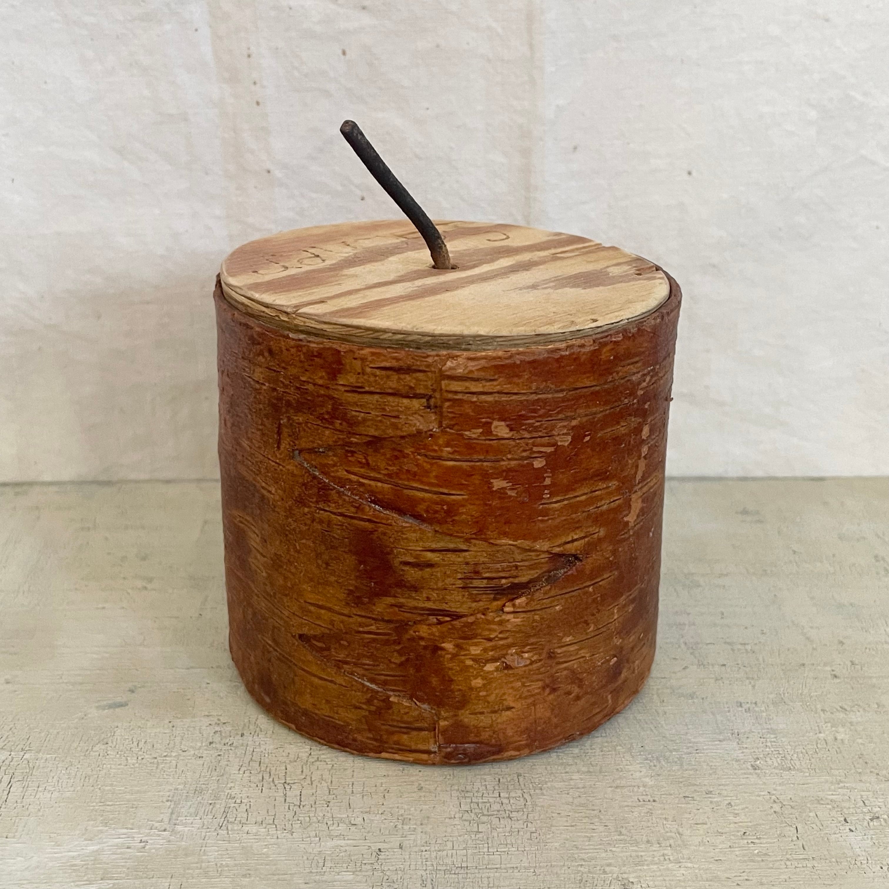 白樺の樹皮の箱