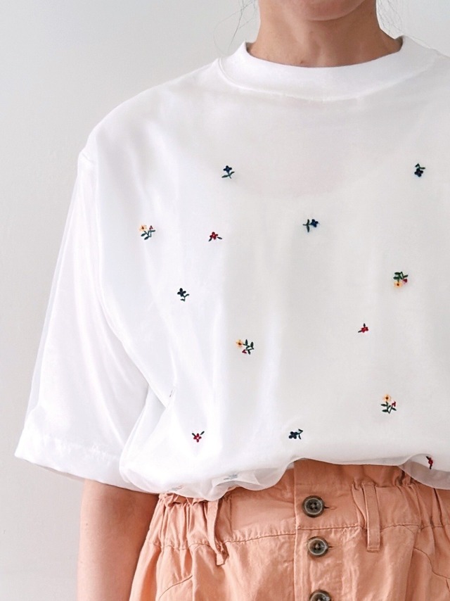 porter des boutons / Petite fleurドゥーブルTシャツ