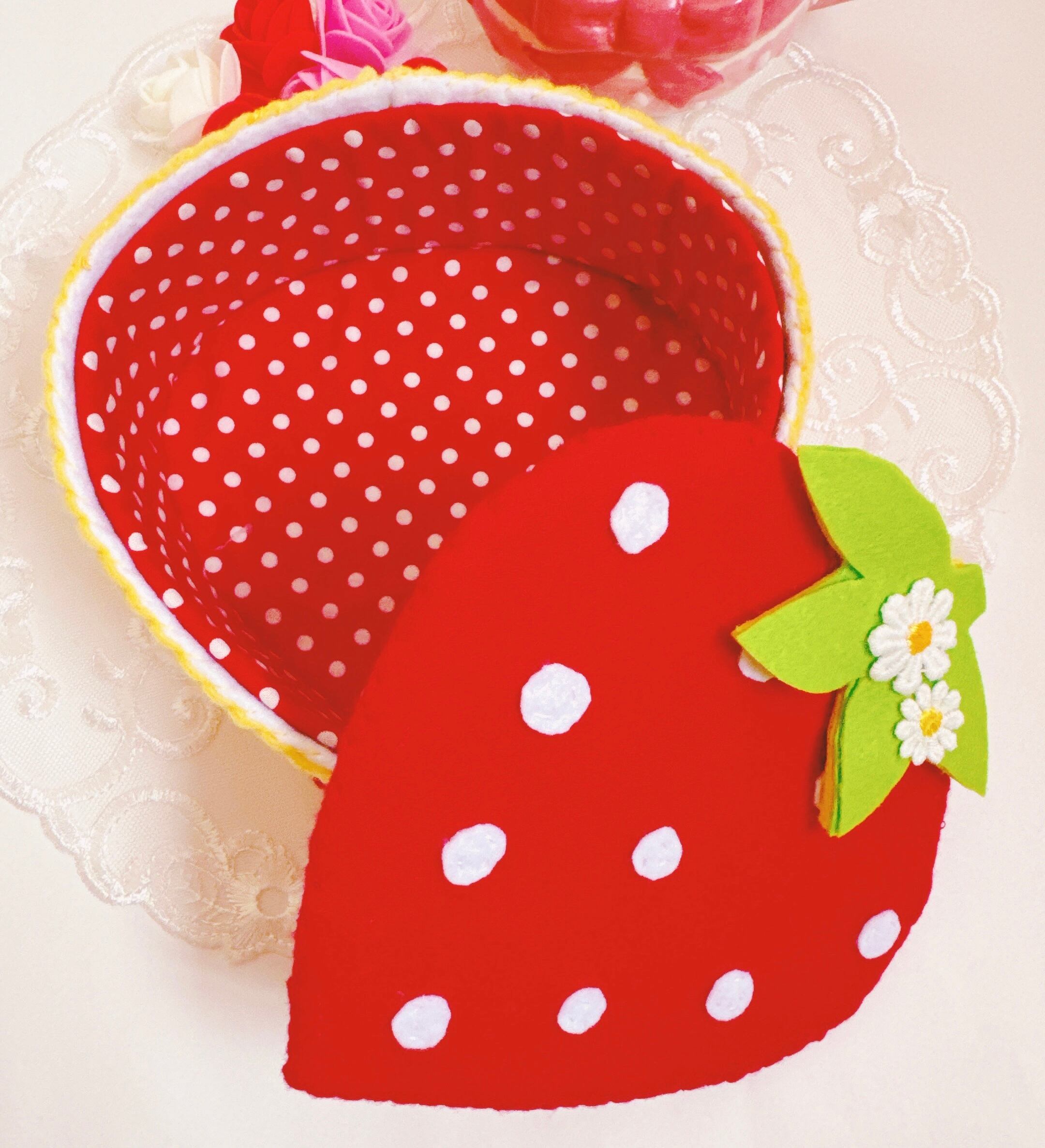フェルトいちご型ケーキボックス | Pay ID