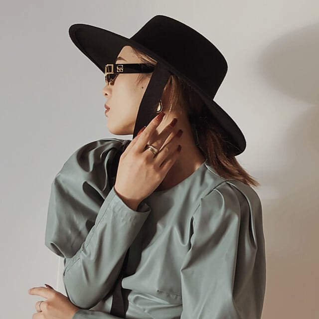 カシラ　ブリュレ　リボン付きブラックウールハット　女優帽 ハット レディース 帽子 女優帽 リボン 顎紐 ウール フェルト つば広