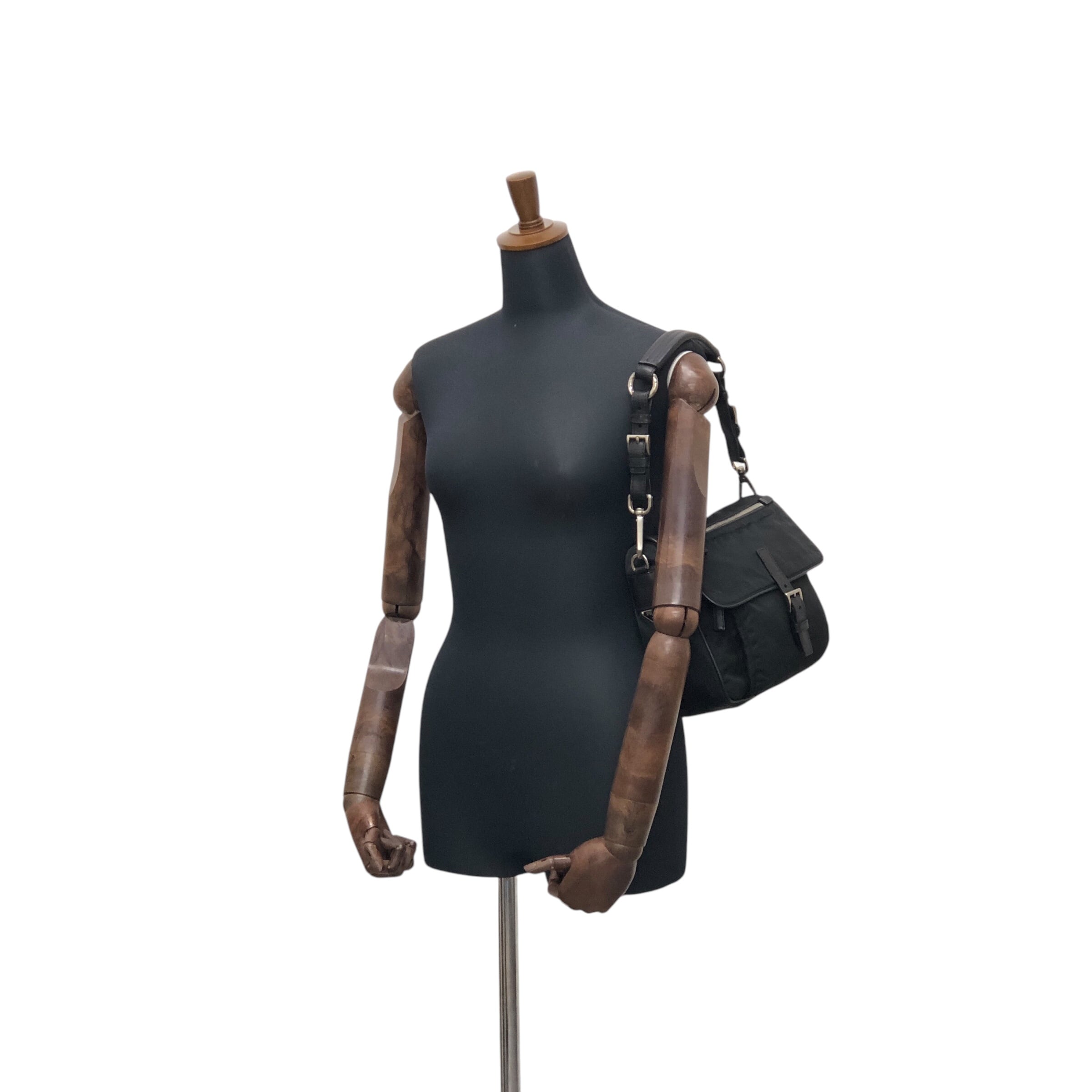 PRADA プラダ ショルダーバッグ ブラック フロントバックル ナイロン