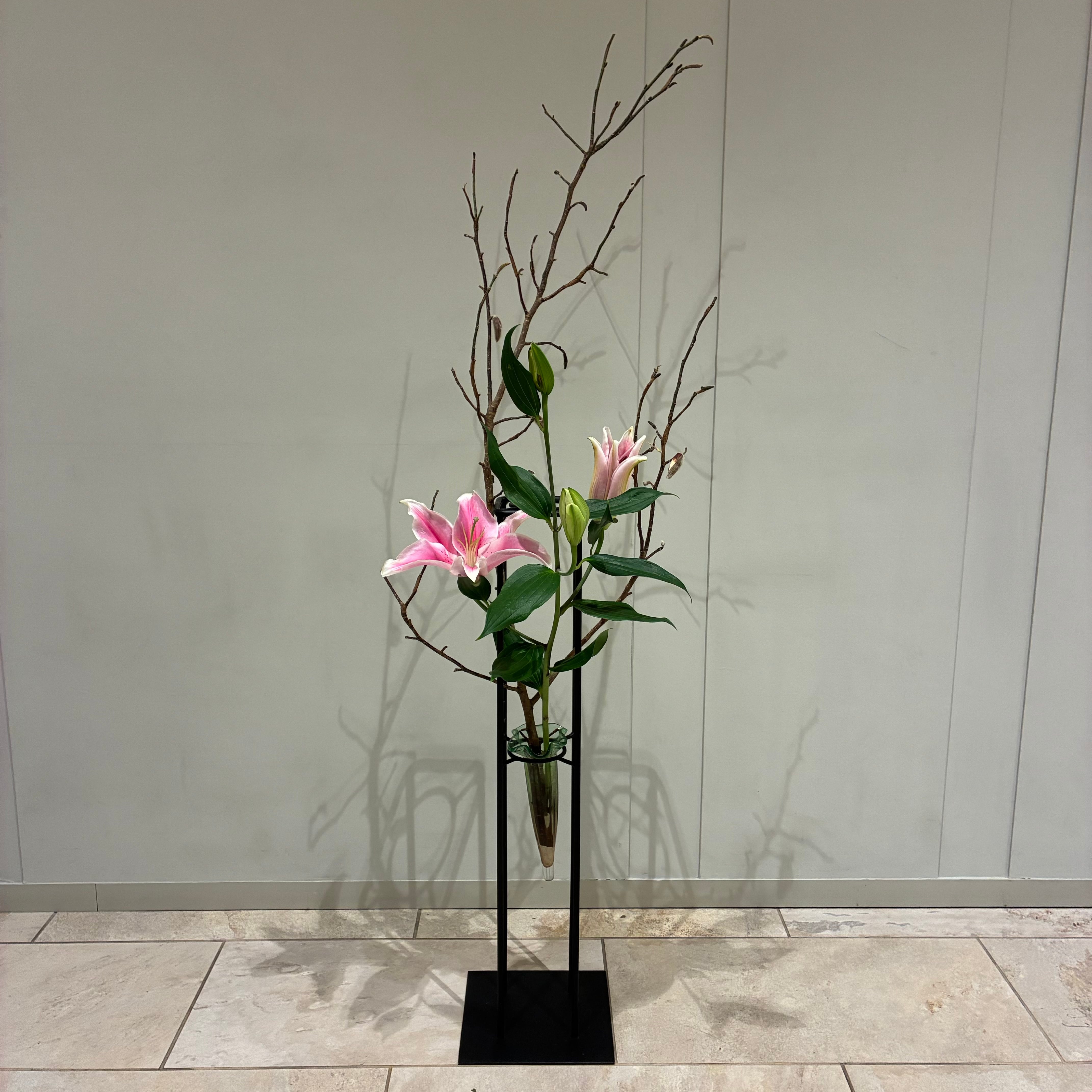 花立て 鉄器 (高さ90 cm) 花スタンドL (花器ガラス23cm x1 付き) | TSUNE;田中