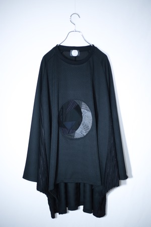 Bat-T-shirts ○ crescent moon (black)
