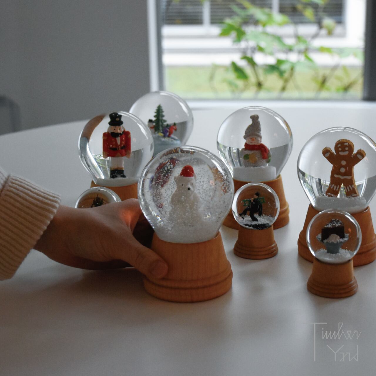 ONLINE限定】スノードーム / くるみ割り人形 / 木製台座 / Φ8cm