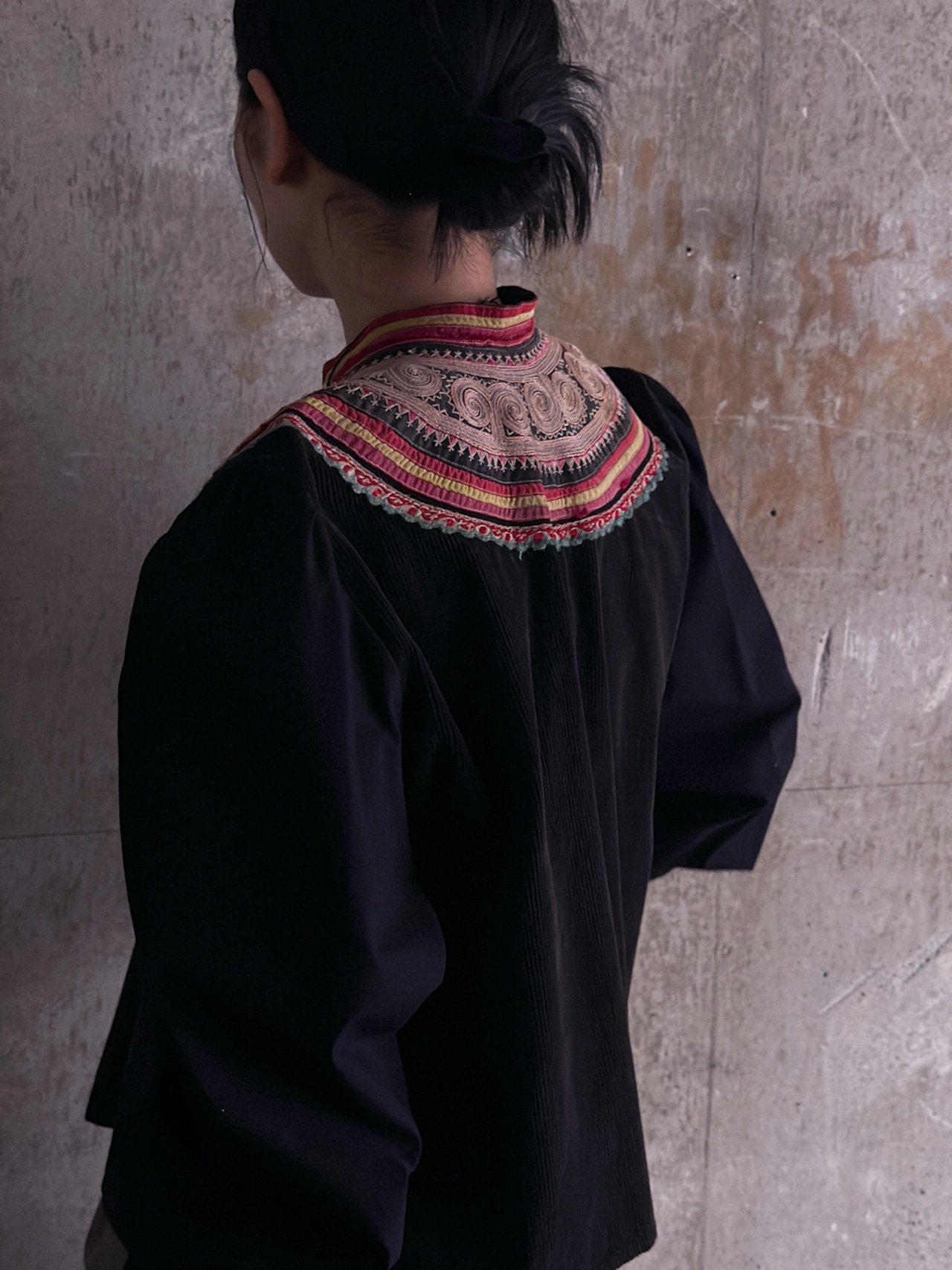 tay Original【BLACK and RE-SEW】/Vintage Miao embroidery blouse