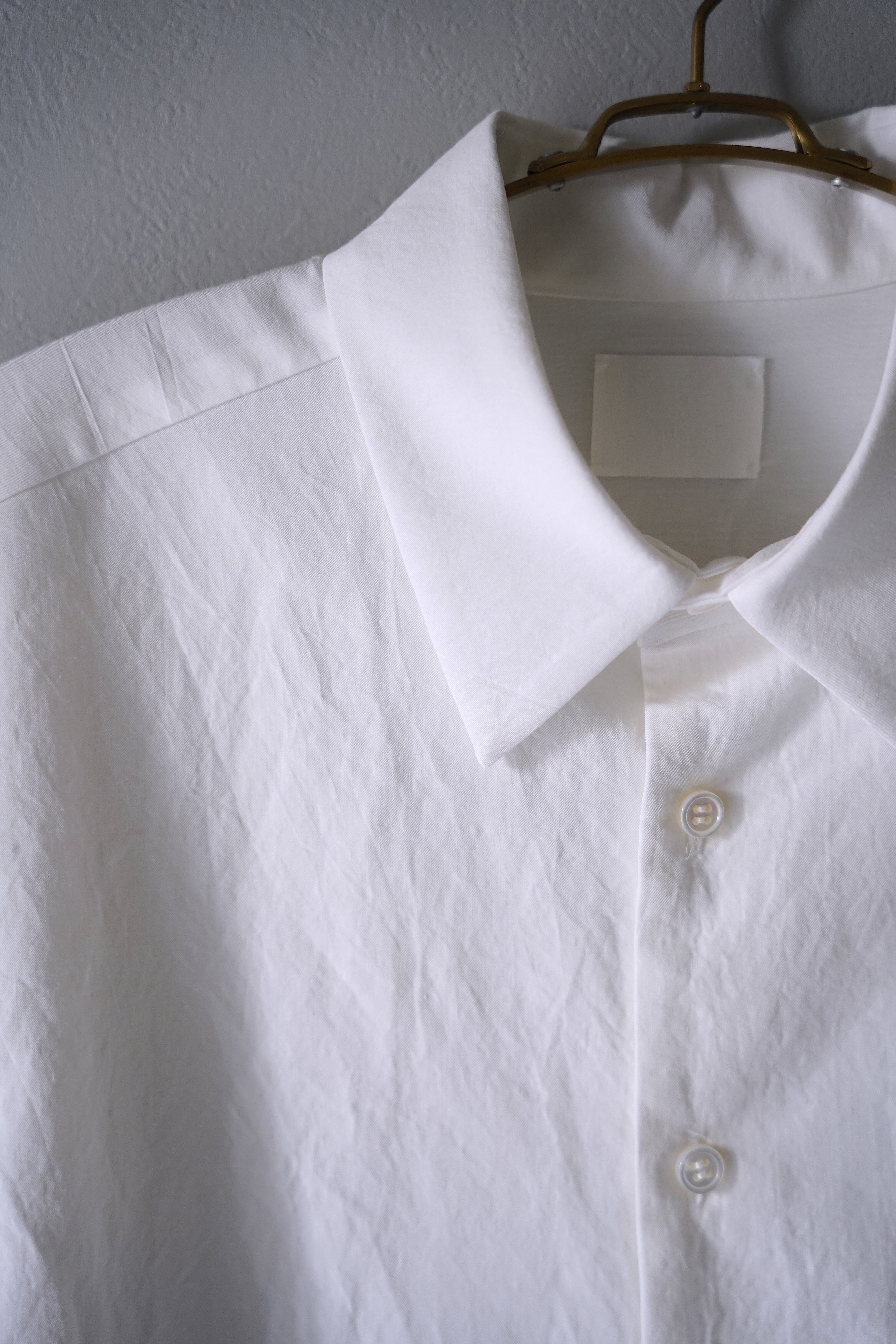 山内 塩縮加工コットンリネンシャツ羽衿あり white | DE OJAL omomuki