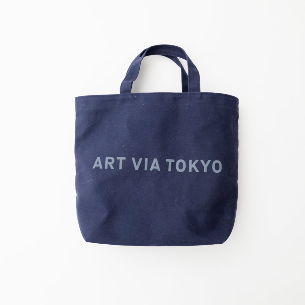 トートバッグ ネイビー　ART VIA TOKYO＜東京都美術館オリジナルグッズ＞ | hmm, by 東京都美術館ミュージアムショップ | ふむふむ