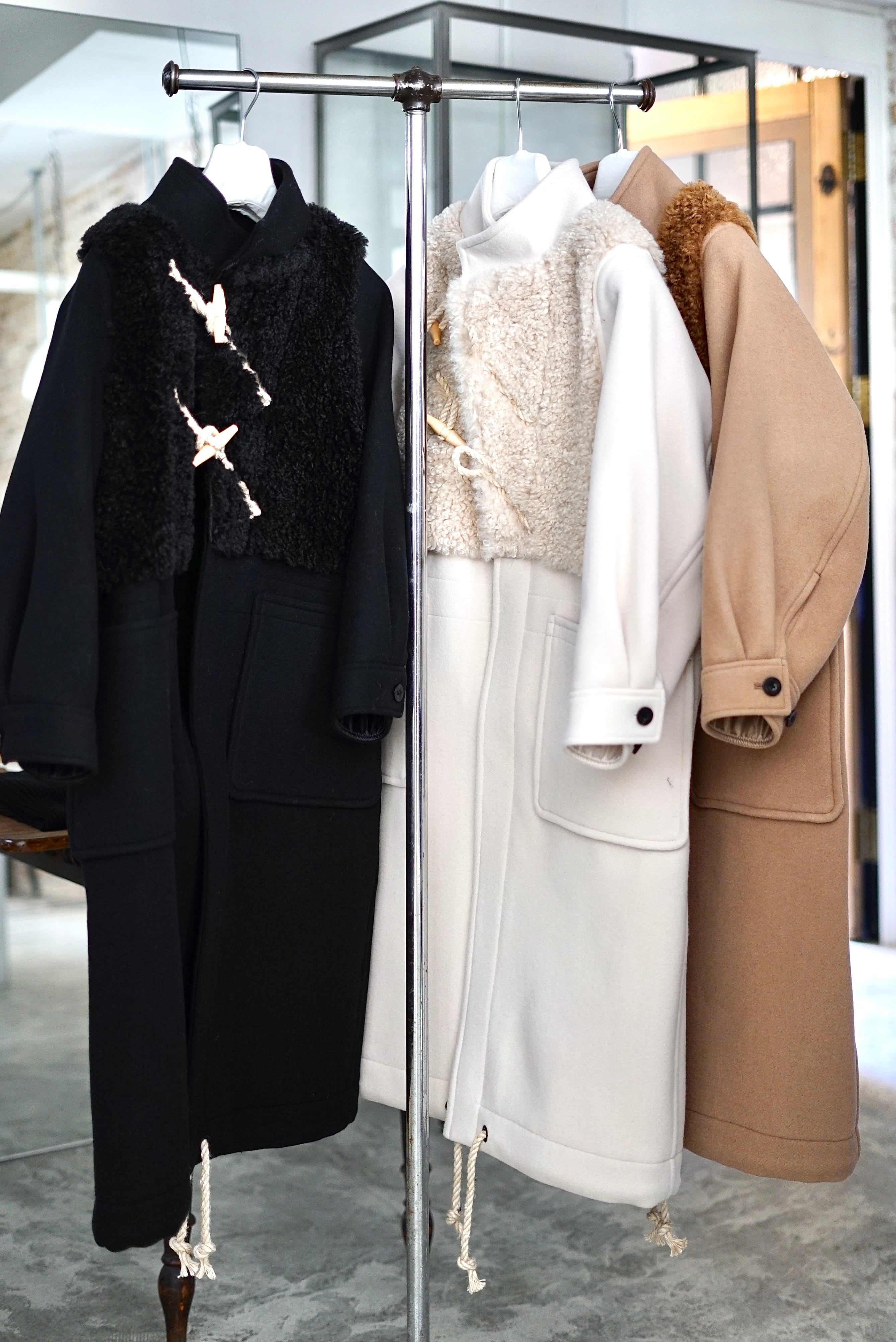 HYKE / DOUBLE FACE FAUX SHEARLING DUFFEL COAT (BLACK, BEIGE, CREAM