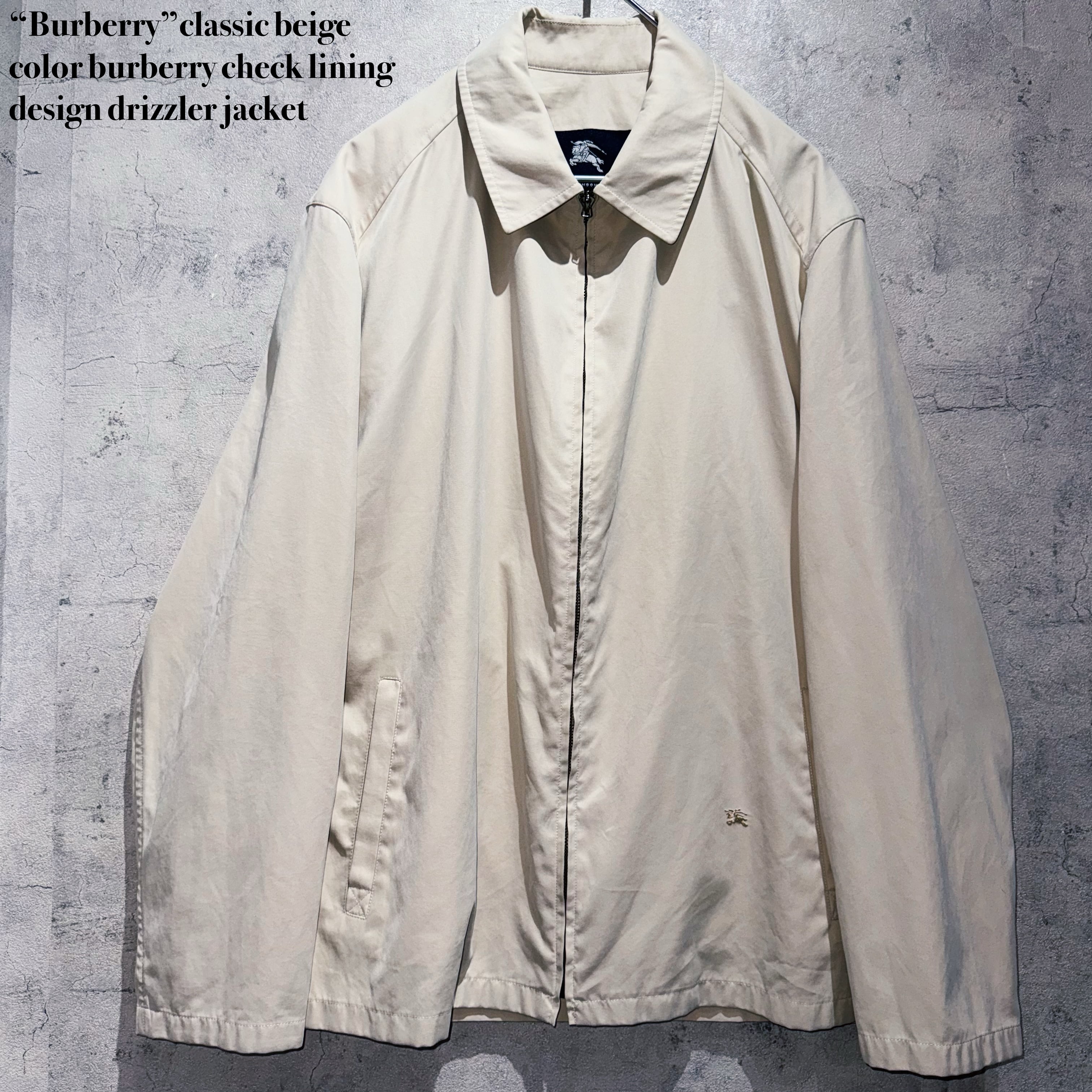 ヴァレンティノ　VALENTINO ホワイト ジャケット ゴールド　Vロゴ ヴァレンティノ VALENTINO ホワイト ジャケット ゴールド Vロゴ