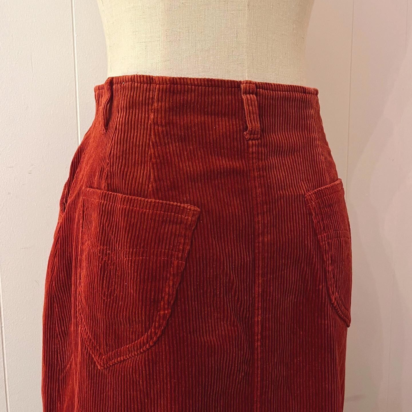 ATSUKI ONISHI / gold bear button red long skirt