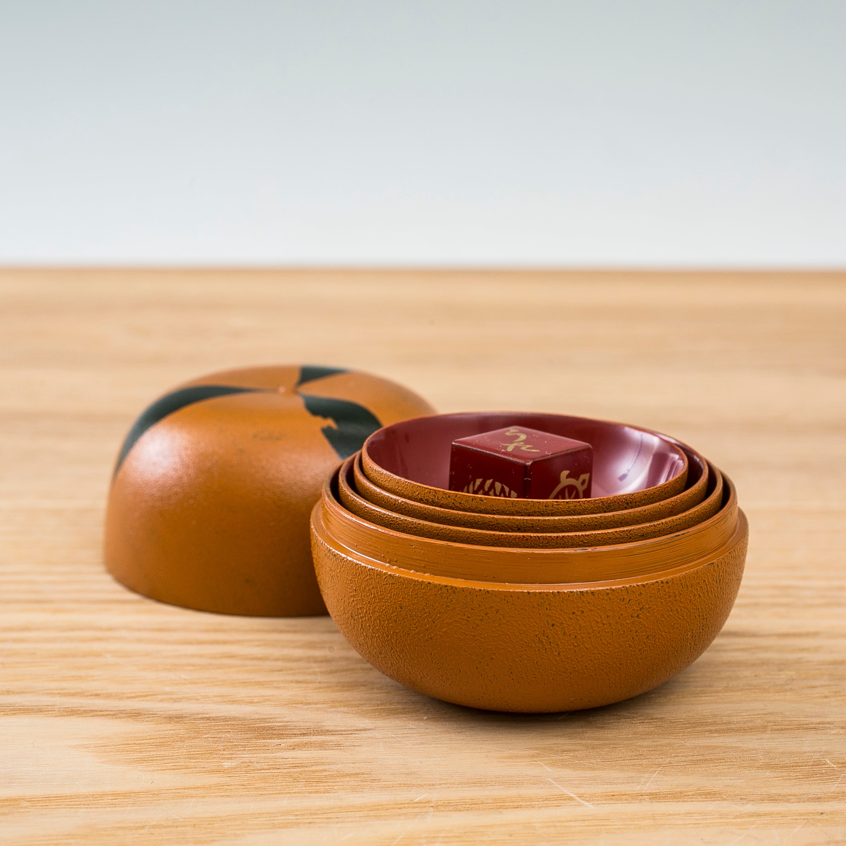 山田平安堂 橙 座興盃 乾漆 蒔絵 内朱 鶴亀 松竹梅 入れ子酒器 重ね盃