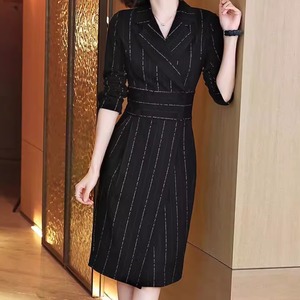 レディース スカート ワンピース スーツ ドレス タイトスカート 膝下 長袖 Vネック 襟付き タイト スリム 細身 スマート ハイウエスト ボタン かわいい 大人可愛い きれいめ シンプル 上品 おしゃれ かっこいい レトロ こなれ感 個性的 クール モード系 エレガント モダン 主役級 存在感 フォーマル 抜け感 キュート 都会的 ベーシック アクティブ ストライプ 春 夏 会議 MTG ミーティング プレゼン オフィス ビジネス OL 通勤 お出かけ パーティー イベント 婚活 美脚 脚長 モテ