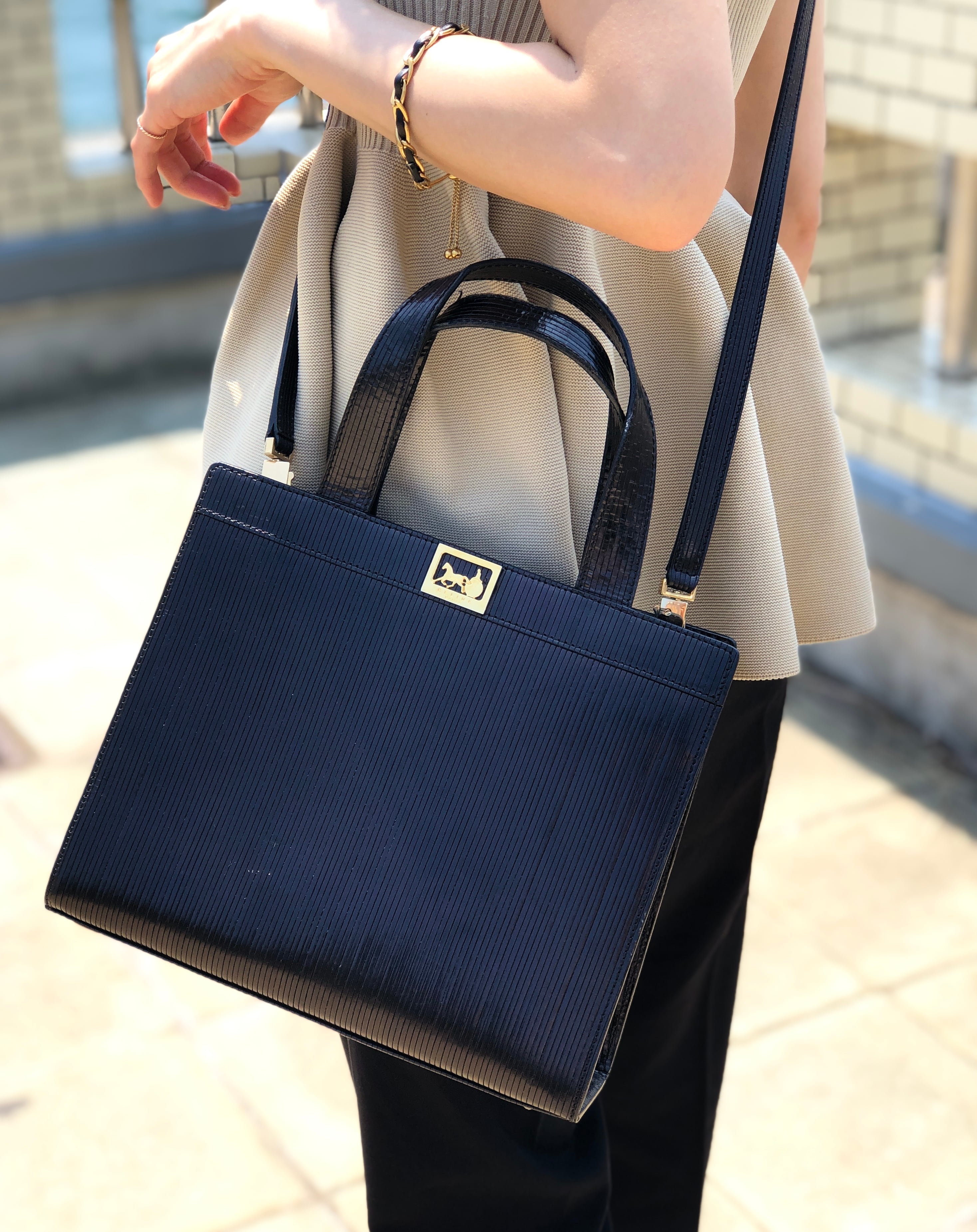 CELINE セリーヌ ホースキャリッジ 馬車 金具 型押しレザー