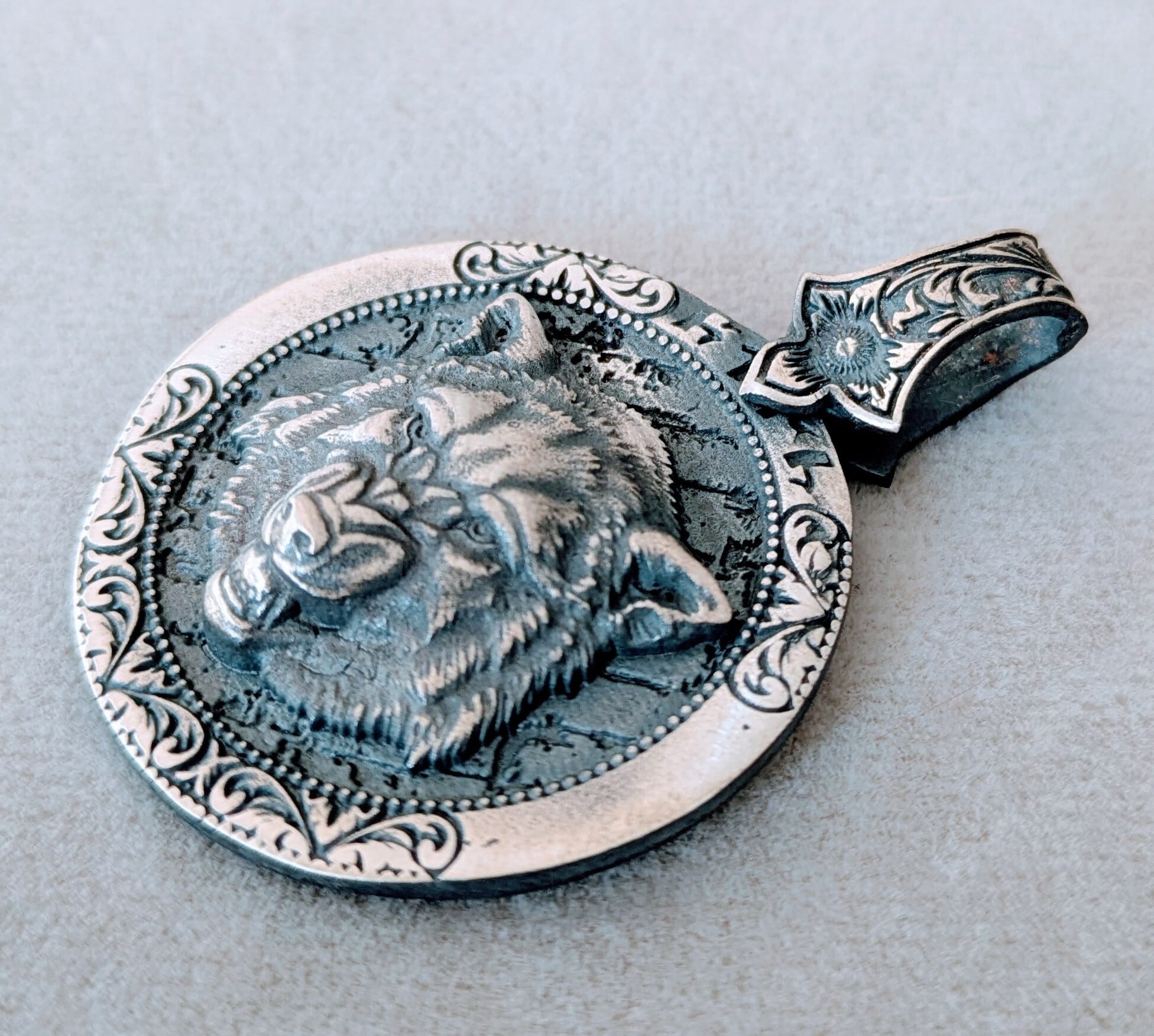 NEW＊トルコ製 ハンドメイド ペンダントトップシルバー925（オオカミ