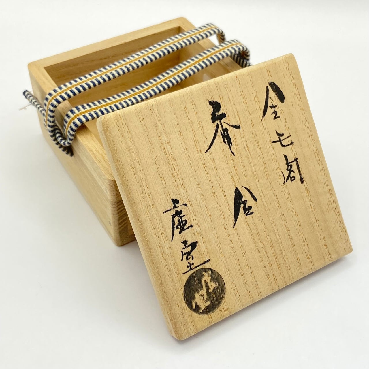 【お値下げしました!】香合 純銀 徳川家酒井家家紋 お香入 共箱 お値下げしました!】香合 純銀 徳川家酒井家家紋 お香入 共箱
