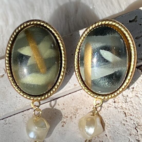 ヴィンテージピアス 迷彩短毛猫 ピアス グリーン 緑 バロックパール