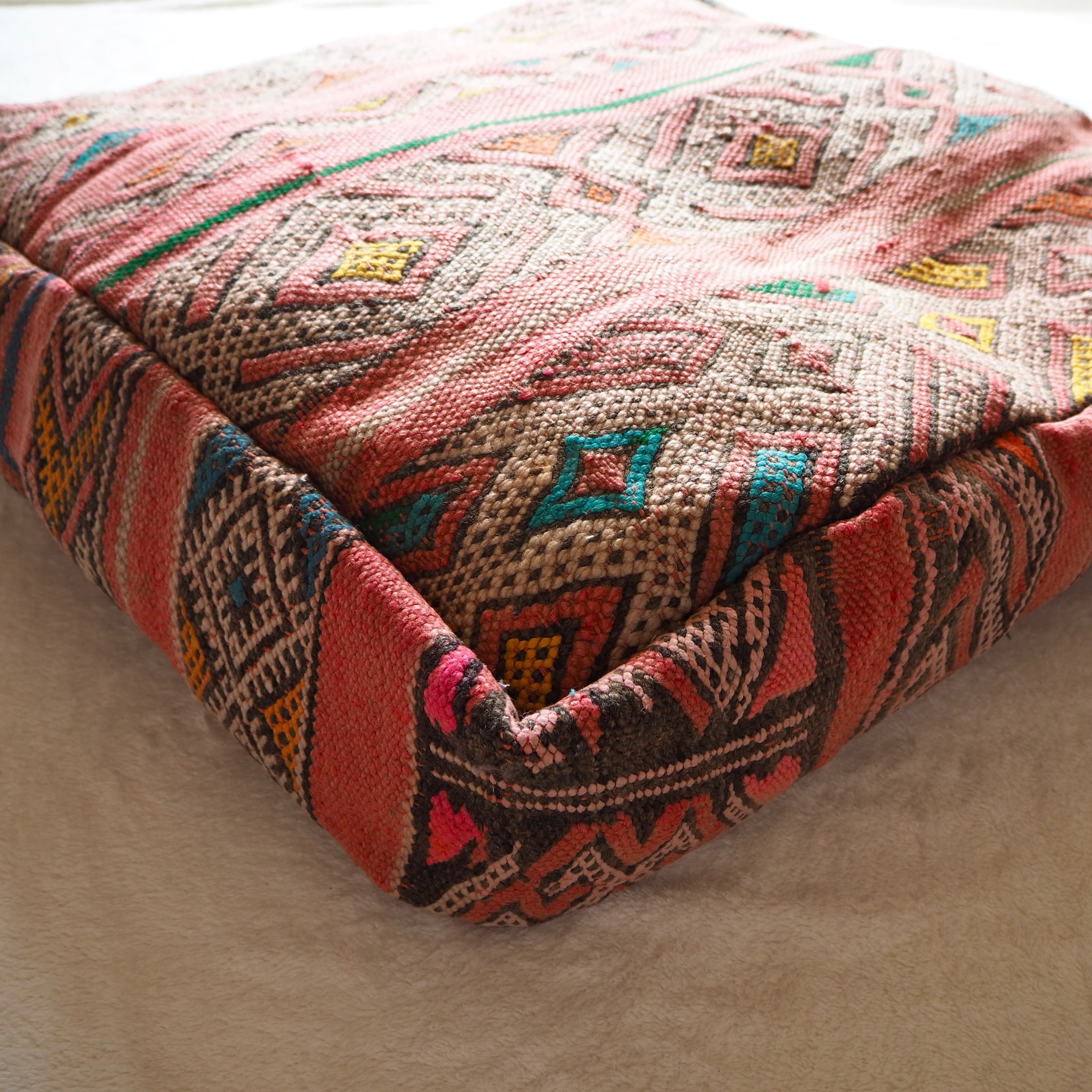 kilim pouf / モロッコ オールドキリム プフ レッド | tadekui powered by BASE