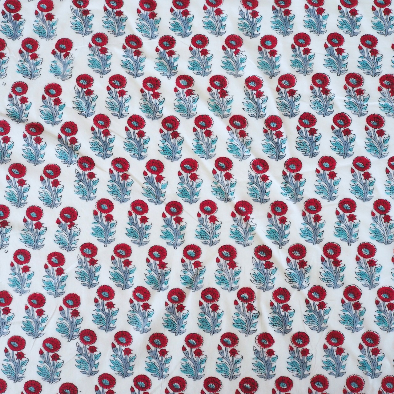 ブロックプリント生地【50cm単位】インド綿 小花柄 白×赤/緑 #11510-WT1