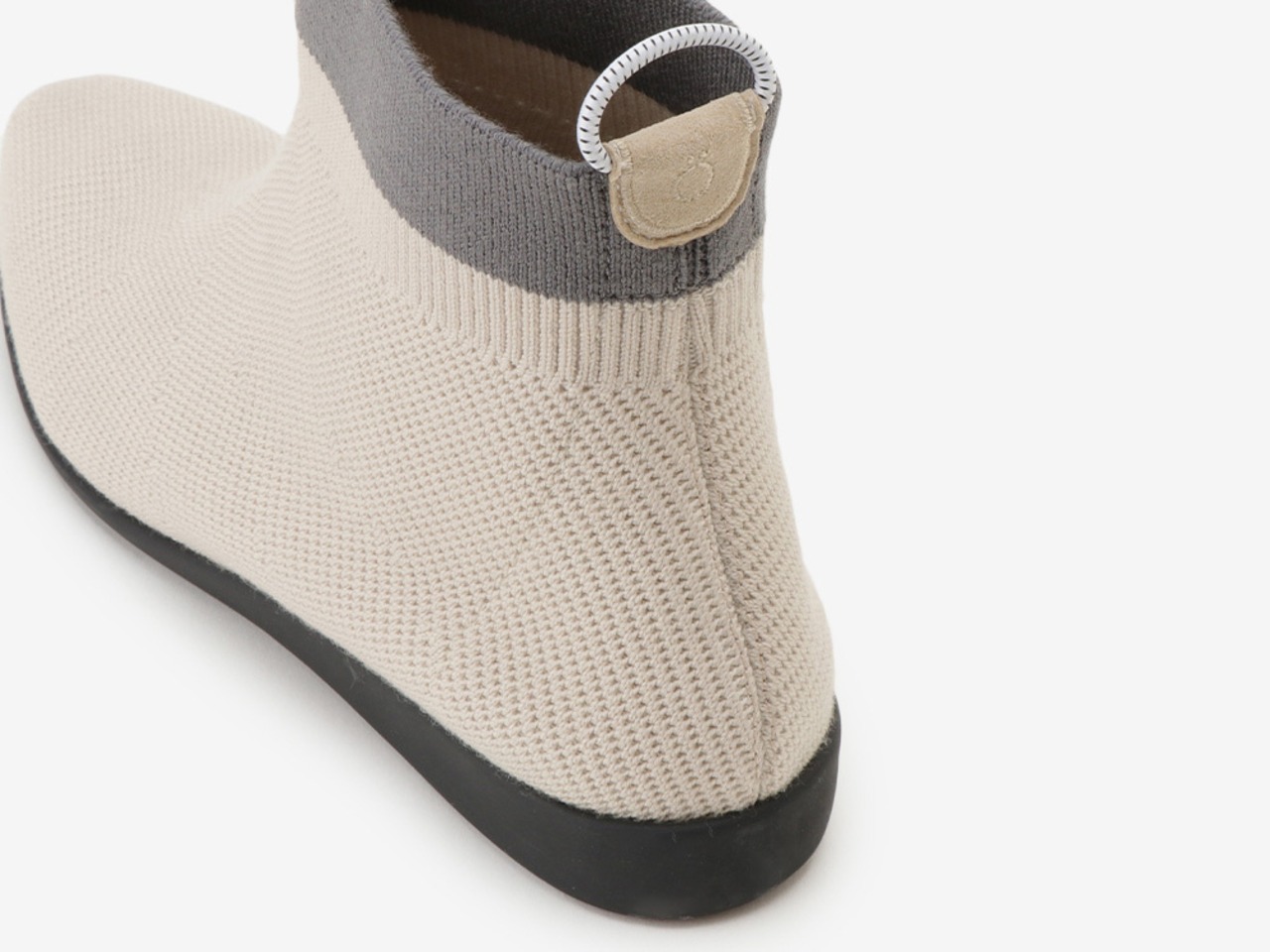 pointedboots-DYADS / BEIGE & GRAY