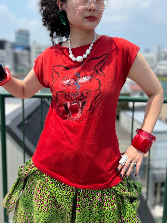 Vintage red animal × beads T-shirt