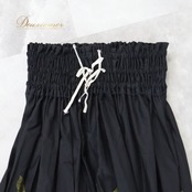 フラダンス 衣装 パウスカート ブラック系 ハワイアンプリント アロハ フラワープリント レッスン 練習 シングル スカート かわいい おしゃれ 大人っぽい かっこいい 上品 イエロー系 黒 黄 フラ ダンス ハワイアン かわいいスカート フラダンスレッスン ハワイ風ファッション ダンス発表会 おしゃれ衣装 カジュアルスタイル リゾートウェア