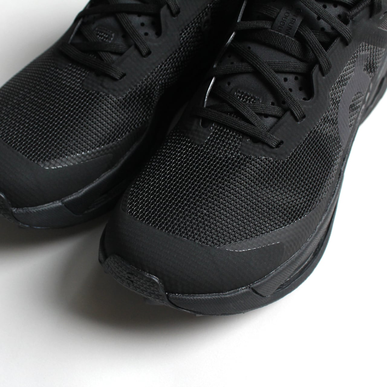 On（オン）Cloudmonster 3（クラウドモンスター3）Black / Black