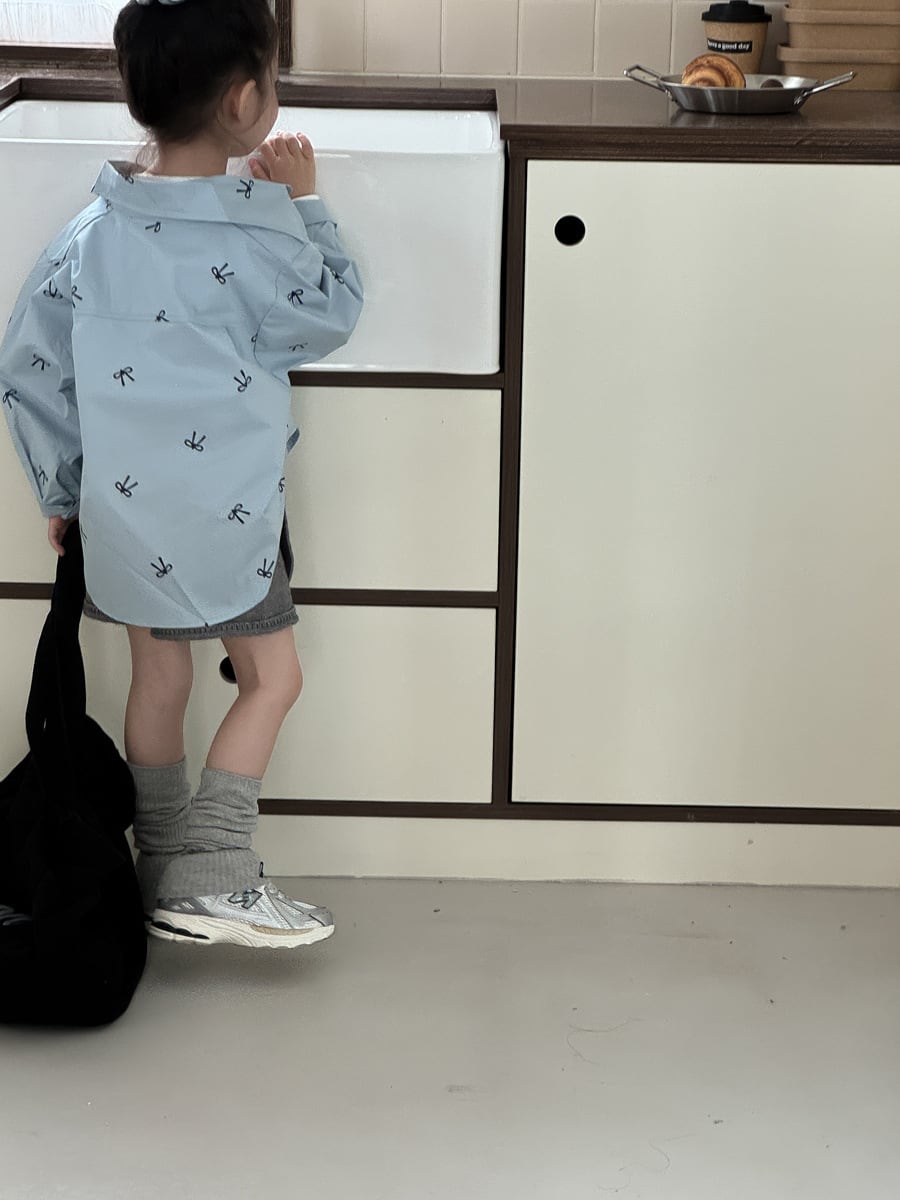 リボンプリントシャツ