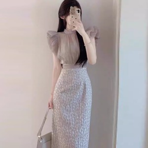 【送料無料】 ロングドレス 2点セット 衣装 トップス ドレス ブラウス付き ペンシルスカート Iライン プルオーバー 半袖 フレア袖 フレアスリーブ クルーネック ティアードフリル 薄手生地 エレガント 可愛い 大人可愛い きれいめ シンプル コンサバ 華やか 大人 上品 おしゃれ お洒落 主役級 こなれ感 高見え 高級感 フェミニン 夏 30代 40代 レディース 女性用 ママ お呼ばれ 二次会 パーティ 演奏会 ファッション コーデ スタイル 楽ちん 体型カバー 美脚 脚長 着痩せ 垢抜け 存在感