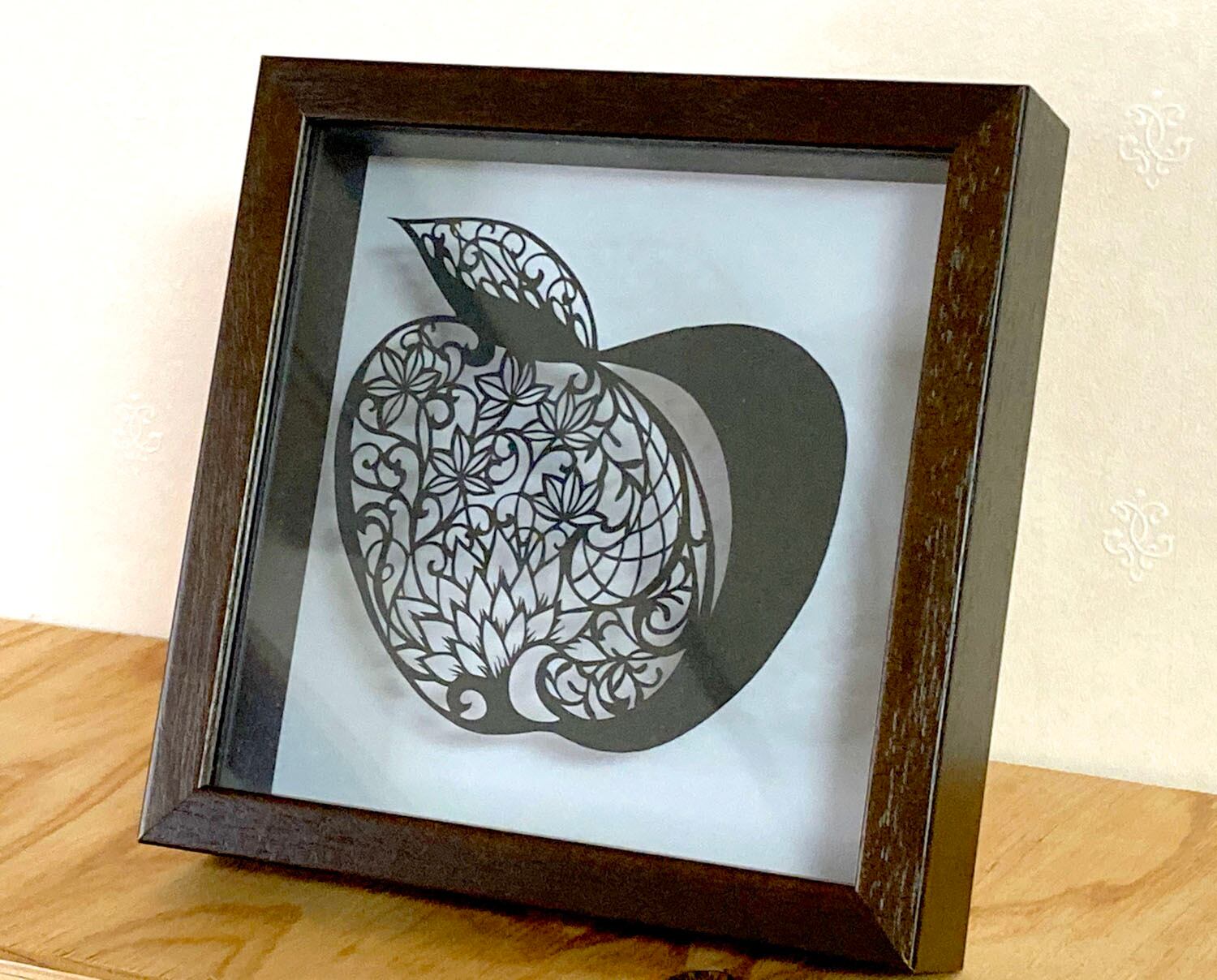 藤優里 Apple 切り絵作品17 X 17 Cm 中テレふくしまアートエールプロジェクト